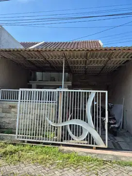 Disewakan Rumah Green Lake Wonorejo Surabaya Timur Bagus