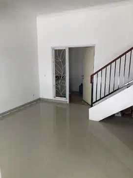 Disewakan cepat rumah 2 lantai di hertasning baru