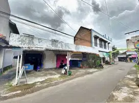 kios pinggir jalan utama plus kost 7 kamar di area kampus UMS