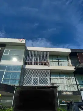 Shop 3 floors For Sale in Sanur