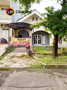 Rumah di Meadow Green Lippo Cikarang Dijual 3 + 1 Kamar Tidur