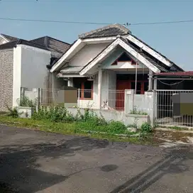 Rumah second luas tanah 165 m2 di Baturan Fajar indah