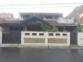 Rumah 2 Lantai di Mainroad Komplek di Cibolerang