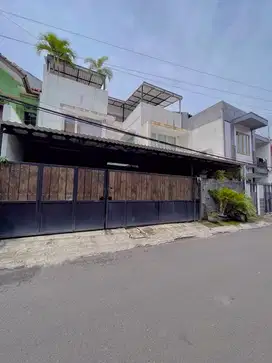 Dijual Rumah 3 Lantai di Menteng Jakarta selatan