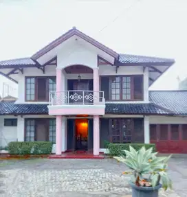 Dijual Cepat Rumah berikut Isi nya dekat jalan raya Setu Cipayung