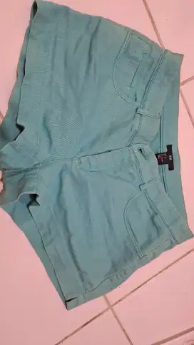 Celana pendek H&M