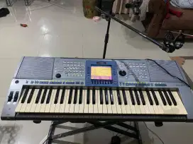 piano keyboard Yamaha PSR 1500,