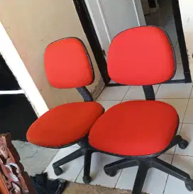 Kursi kantor  masih mulus  dari pada gak kepake di jual murah aja