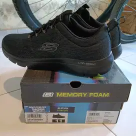 Sepatu skechers ori