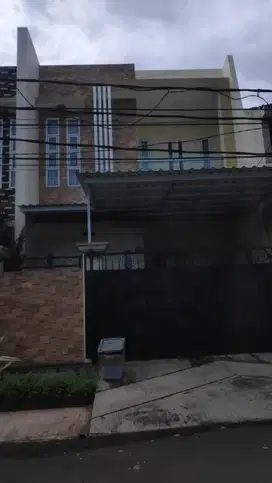 DISEWAKAN RUMAH PRIBADI semi furnished
