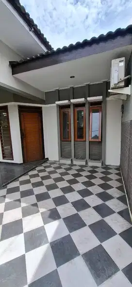 TAMAN HOLIS INDAH Dijual Rumah Bagus Siap Huni
