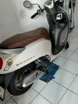 Di jual motor Honda Scoopy