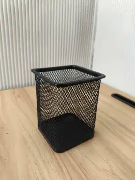 Tempat Sepidol dan Pena