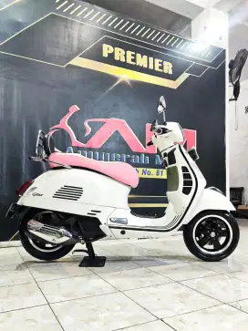 Piaggio Vespa GTS 150 REG 2018 ODO 7RB Putih cakep elegant