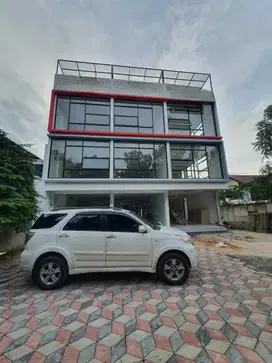 Ruko Baru, Parkiran Luas, Cocok untuk Usaha atau Kantor Di JAKSEL