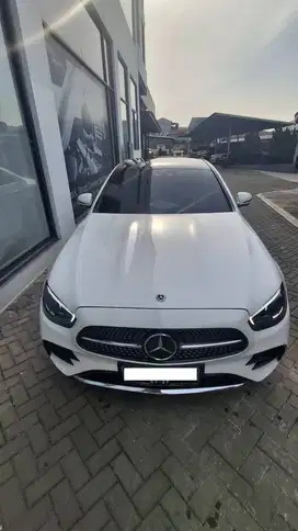 DIJUAL CEPAT B/U MERCEDES BENZ E300  AMG 2022 WHITE ON BLACK  Km.29