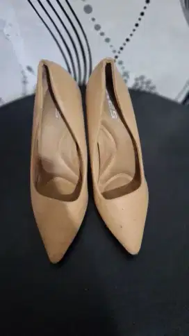 Sepatu heel no 39