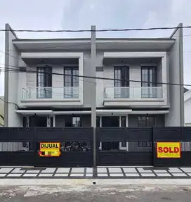Di Jual Rumah Dharmahusada Indah Surabaya Timur