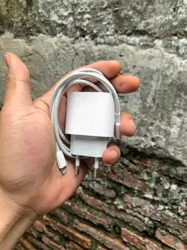Charger iPhone type c orisinil