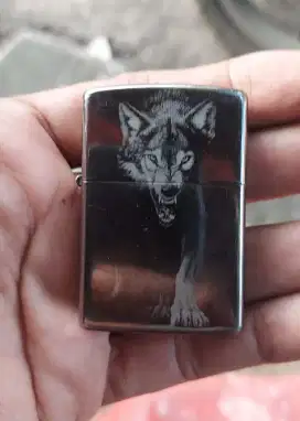Zippo gambar serigala