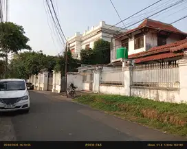 Rumah Posisi Hoek Di Kemang Jakarta Selatan Cocok Untuk 2/3 Town House