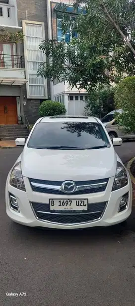 Mazda 8 2012 terbaik