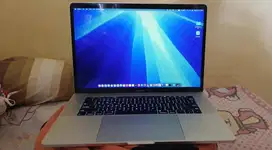 MacBook Pro 15 Retina 2018 Core i7 Radeon RAM 16GB SSD 256GB Normal