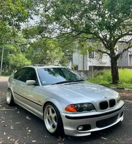 BMW 318i 2002 Bensin