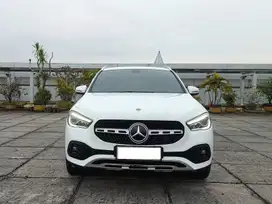 MERCEDES-BENZ GLA200 Progressive line AT 2020 Bensin