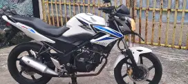 cb 150 r th 2013 putih mulus terawat mesin sehat bagus