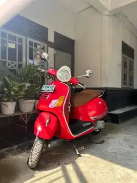Vespa GTS 150 3V merah bonus berlimpah