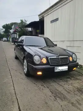 Mercy W210 E320 AT tahun 1997 juall cepaaatttt