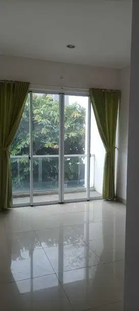 Disewakan Rumah Boulevard Green Lake City