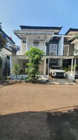 Rumah 2 lantai dijual cepat baru renovasi di Buana Soetta Residence