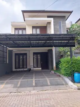 Rumah dijual cepat 2 lantai kokoh terawat aman nyaman di Grand Sharon