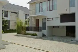Disewa Rumah Minimalis Modern di Town House Dan Private Swimming Pool