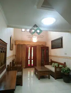 Rumah dijual cepat 2 lantai full furnish di Pinus Regency Kota Bandung