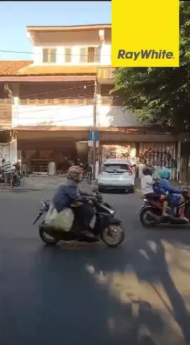 Dijual Ruko 3 lantai Area Komersial di Jl Gembong Surabaya