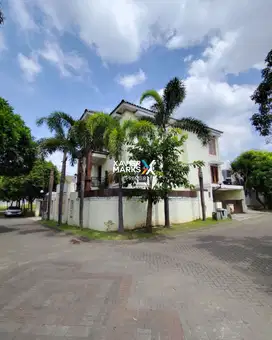 Dijual Rumah Mewah 3 Lantai di Perum Permata Jingga, Kota Malang