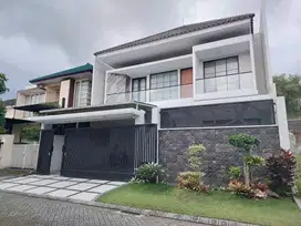 Rumah Mewah Dan Luas Araya