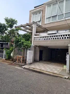 Rumah 2 Lantai di Serpong Park Fully Furnished