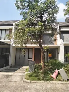 Dijual Rumah 2 Lantai di Cluster Cosmo Lippo Cikarang, 1.3 Miliar Nego