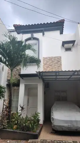 DIJUAL RUMAH DENGAN 7 KAMAR TIDUR DI KAWASAN KEBON JERUK
