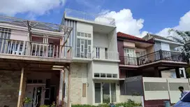 Rumah Mewah 2 Lantai Siap Huni, Dekat Fasilitas Umum & Jalan Utama