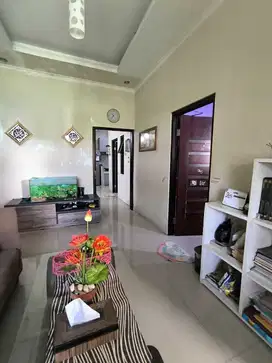 Rumah Hook Kondisi Sangat Terawat di Taman Rahayu 4