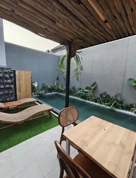 Dijual Rumah dengan Kolam Renang di Kota Baru Parahyangan Bandung