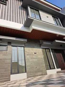 Rumah Baru Minimalis, Sutorejo Lokasi Favorit, Minimalist