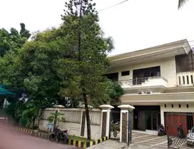 Dijual rumah hoek di Sunter – Danau Indah Barat, hadap Utara & Timur!