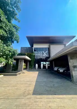 Rumah Mewah Modern Nuansa Tropis di Villa Puncak Tidar Malang