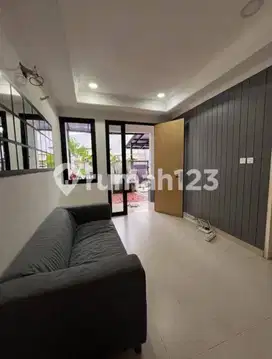 Dijual Rumah 2 Lantai Bagus Semi Furnished SHM di Metro Permata
